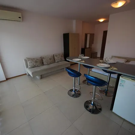 Menada Grand Kamelia Apartmán *