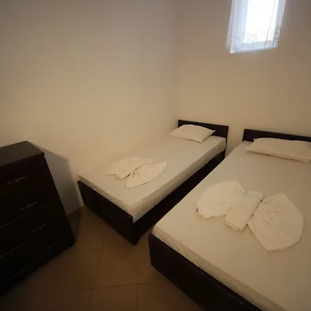 Menada Grand Kamelia アパート